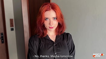 Pizdă roșcată care este cu adevărat o expertă în arta sexului își folosește abilitățile și experiența pentr...